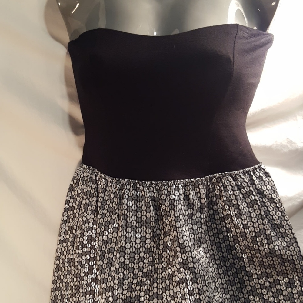Eight sixty size small lady dress